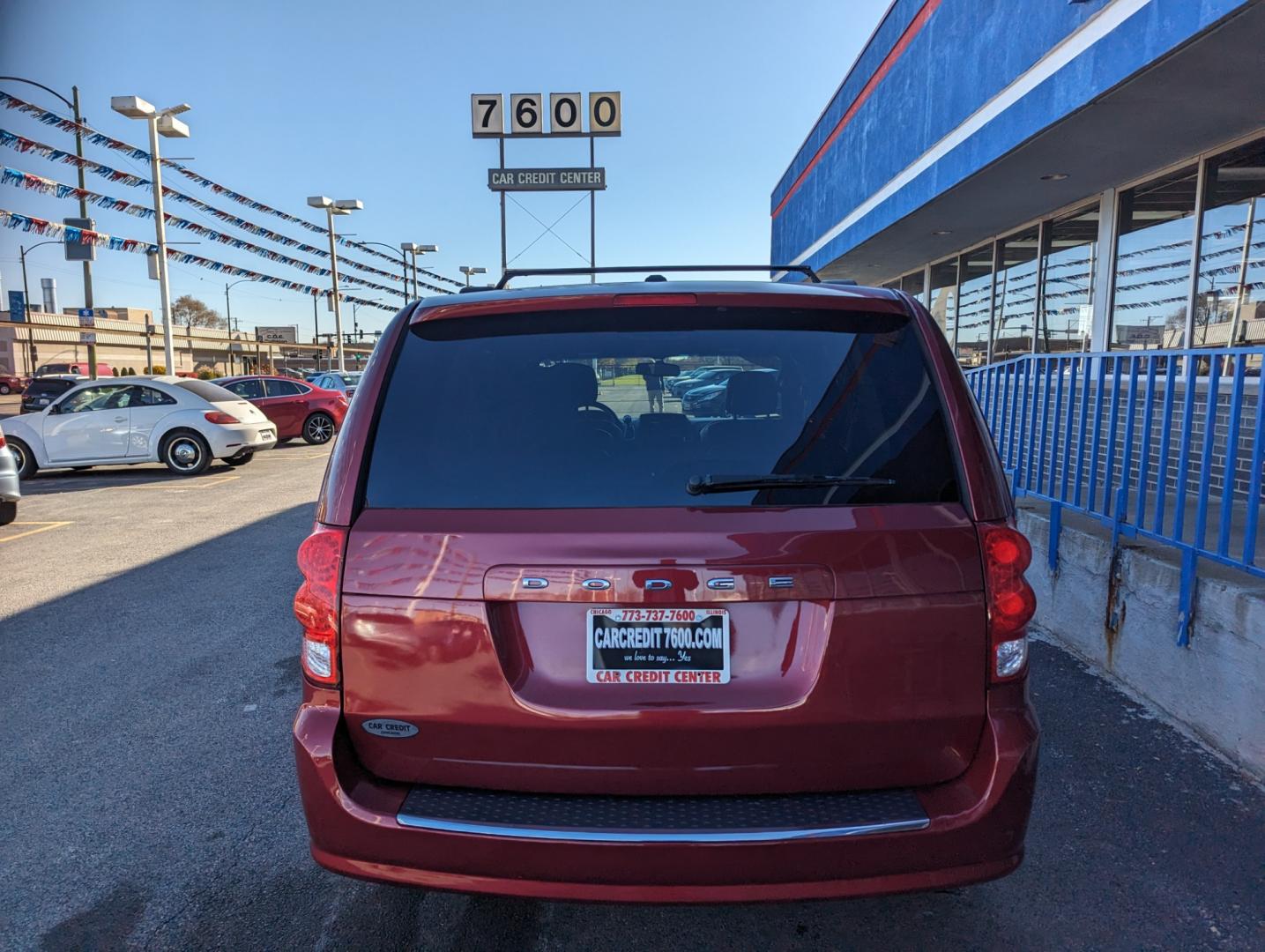 2015 RED Dodge Grand Caravan SXT (2C4RDGCG1FR) with an 3.6L V6 DOHC 24V engine, 6-Speed Automatic transmission, located at 7600 S Western Ave., Chicago, IL, 60620, (773) 918-3980, 0.000000, 0.000000 - Photo#3